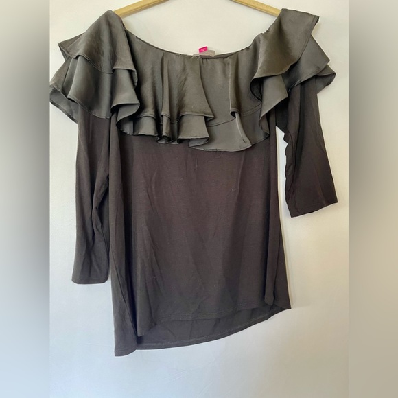 Vince Camuto one shoulder top. - Picture 5 of 8